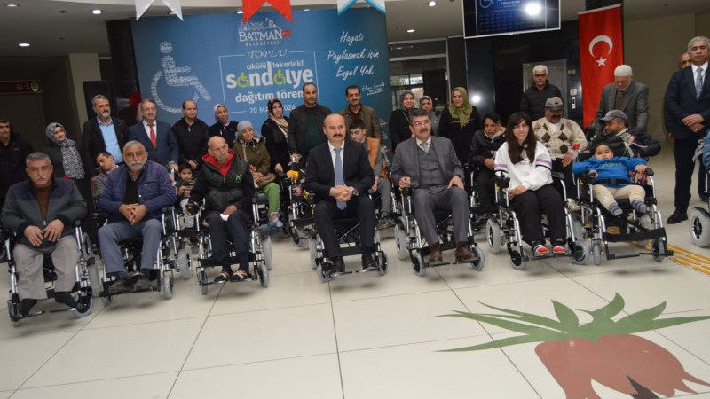 33 Engelliye tekerlekli sandalye