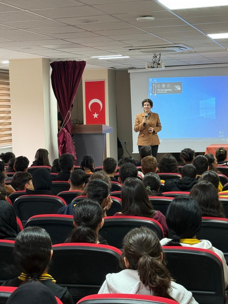 AKADEMİSYEN-ÖĞRENCİ BULUŞMALARI OKULLARIMIZDA DEVAM EDİYOR