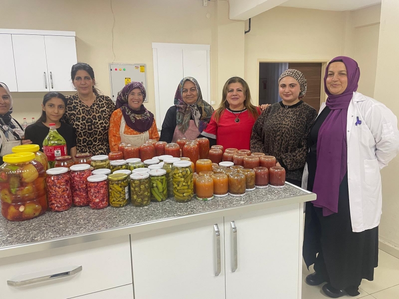 ÜRETEN KADINLAR ÇATOM’DA İMECE RUHUYLA KIŞA HAZIRLANIYOR