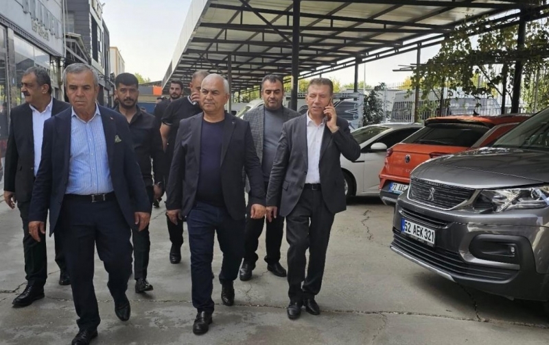 DEMİR VE BADEM’DEN OTO GALERİCİLERİNE ÇIKARMA