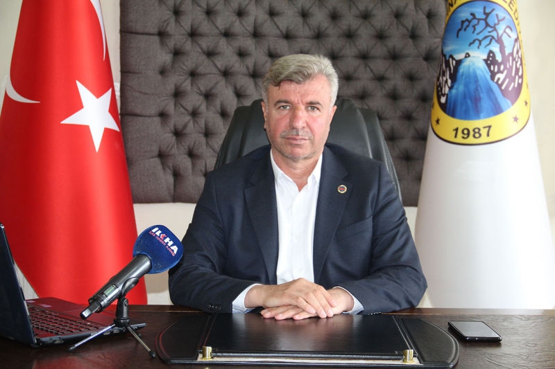 HİZMETTE SINIR TANIMAYAN BAŞKAN