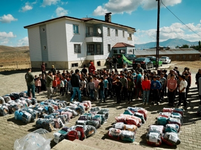 2500 ÖĞRENCİYE 5 BİN TL'LİK EĞİTİM KIŞLIK SETİ