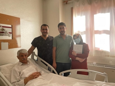 69 YAŞINDAKİ HASTADA TESBİT EDİLEN KİTLE KAPALI YÖNTEMLE ALINDI