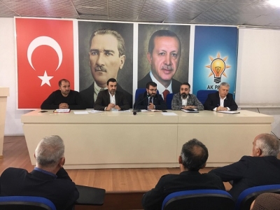 AK PARTİ MAHALLE BAŞKANLARI TOPLANDI