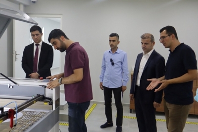 ALANLI İCATHANE LABARATUVARINI İNCELEDİ