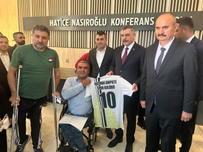 AMPUTE SPOR KULÜBÜ’NDEN BAKAN ÇİFTÇİ’YE FORMA