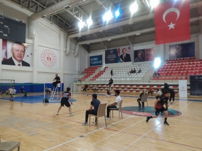 BADMİNTON GRUP MÜSABAKALARI SONA ERDİ