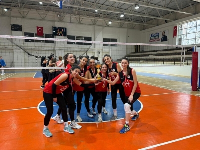 Batman Voleybol Takımlarından Tarihi Başarı!