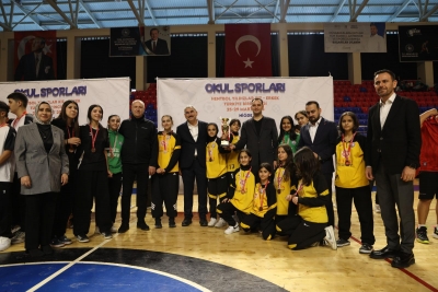 BATMAN’IN YILDIZ KIZLARI TÜRKİYE ÜÇÜNCÜSÜ OLDU