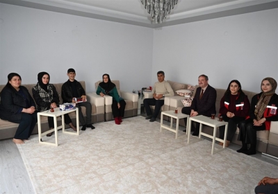 Bayan Canalp’ten aile ziyareti