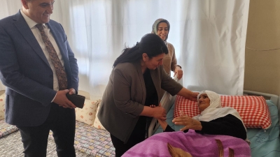 Bayan Canalp’ten hastalara ziyaret