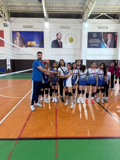 BAYINDIR’IN KIZLARI FİLENİN SULTANI OLDU