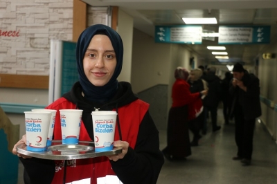BELEDİYE’DEN SICAK ÇORBA İKRAMI