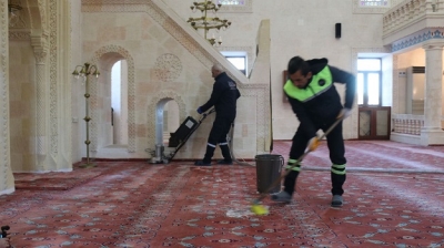 CAMİLER GÜL SUYUYLA TEMİZLENİYOR...