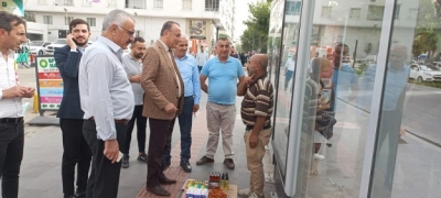 CHP’Lİ YAŞAR, SOKAK SOKAK GEZİYOR