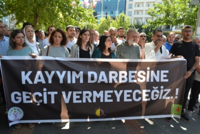 DEM Parti önünde gerginlik