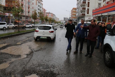 EŞ BAŞKANDAN YAĞMURLU HAVADA DENETİM
