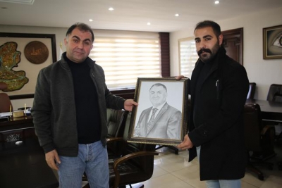 EŞ BAŞKANLARDAN DESTEK AMAÇLI PORTRE SİPARİŞİ