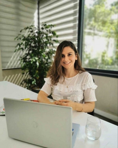 FİZYOTERAPİST VE DİYETİSYEN BURCU ÇELİKER’DEN SIRA DIŞI BİR ÇIKIŞ