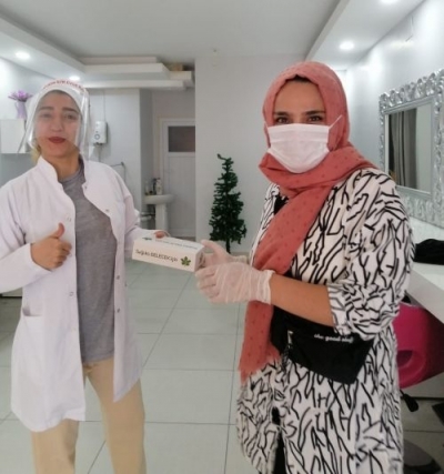 Gelecek Partisi esnafa maske dağıttı