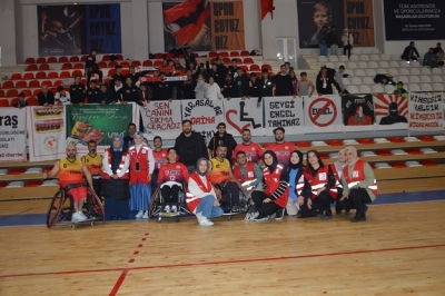 Genç Kızılay Gönüllülerinden Batmanlı Basketbolculara Büyük Destek