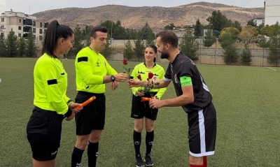 GERCÜŞ BAĞLAR SPOR, HAKEMLERİ ÇİÇEKLE KARŞILADI