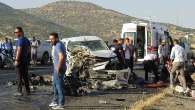 GERCÜŞ’TE FECİ KAZA: 7 YARALI