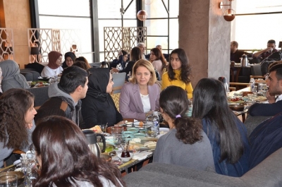 Gönüllü Öğretmenler Öğrencilerle Kahvaltıda Biraraya Geldi