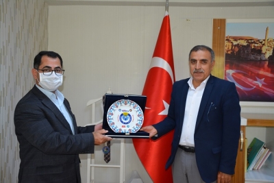 HAK-İŞ’TEN ÖZPERK’E PLAKET