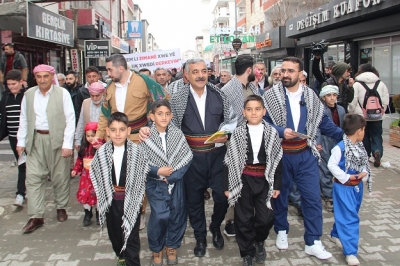 Hüda Par'dan 'Anadil' Yürüyüşü