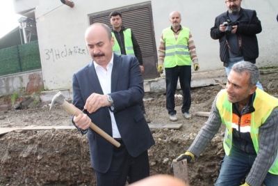 İLK ÇİVİYİ VALİ CANALP ÇAKTI