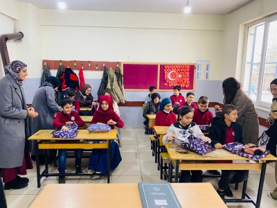 ‘ISITAN ELLER’ DUYGULU’DA MİNİK YÜREKLERİ ISITTI