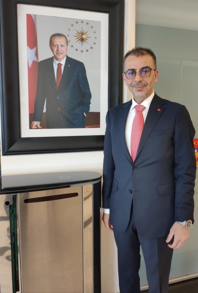 İSTANBUL'DA ÇUHADAR RÜZGARI