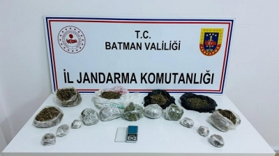Jandarma, zehir tacirlerinin izini sürdü
