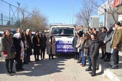 Kadınlar depremzedeler için toplandı