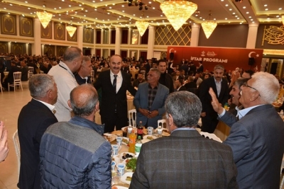 Kentin bileşenlerini iftarda ağırladı
