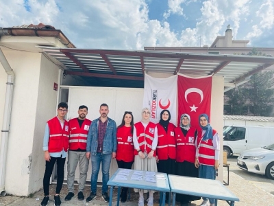 KIZILAY 1200 KİŞİYİ GİYDİRDİ