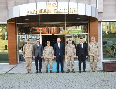 KOMUTANLARDAN VALİ CANALP’A ZİYARET