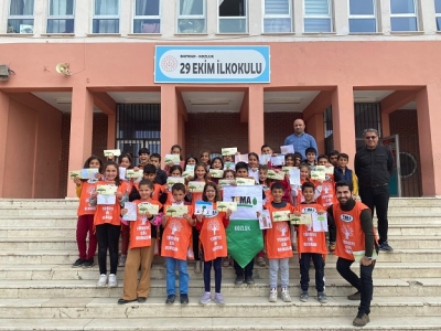 KOZLUK’TA BİR SINIFIN TÜM ÖĞRENCİLERİ TEMA GÖNÜLLÜSÜ OLDU