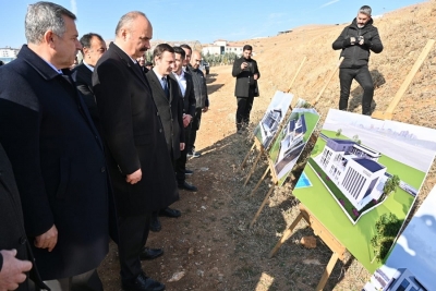 Kozluk’ta kütüphane alanını inceledi