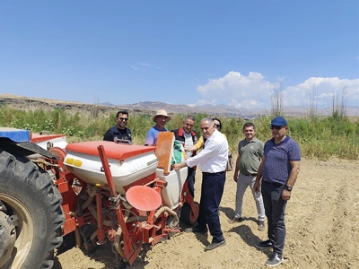 KOZLUK’TA YAĞLIK AYÇİÇEĞİ EKİMİ YAPILDI