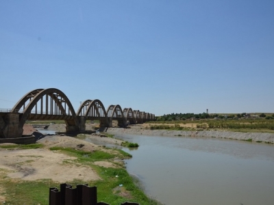 Kuraklık, tarihi köprüyü gün yüzüne çıkardı
