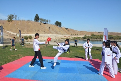 MALABADİ KÖPRÜSÜ'NDE DÖVÜŞ SPORLARI GÖSTERİSİ