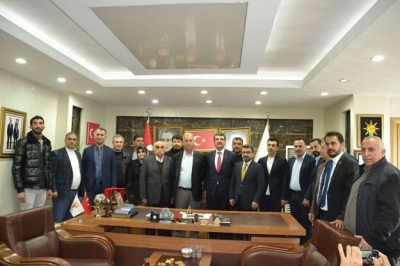 “Memlekete hizmet yarışında bizde varız”