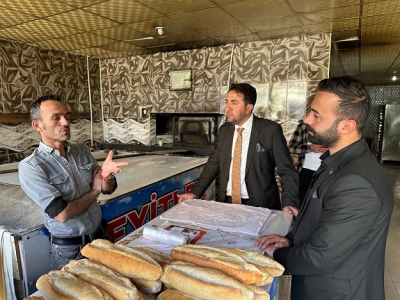 MHP’Lİ ADAY 1 GÜNDE 50 ESNAF GEZDİ