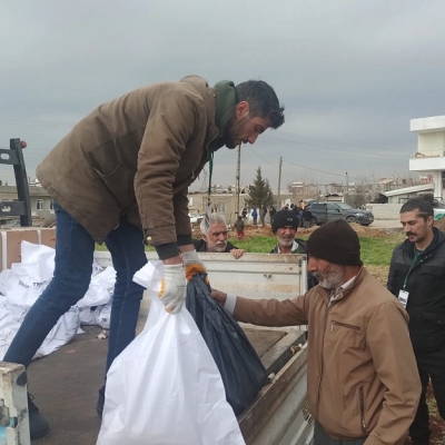 MHP’Lİ GENÇLER DEPREM BÖLGESİNDEN AYRILMIYOR