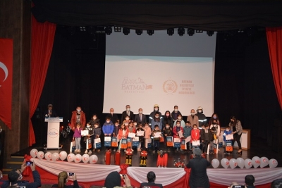 MİNİKLER ÖDÜLLERİNE KAVUŞTU