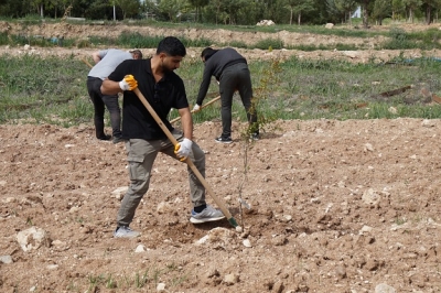 ÖĞRENCİLER HEM OKUYOR HEM ÇALIŞIYOR