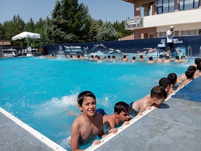 PORTATİF HAVUZLAR, GENÇLERİN AYAĞINA GİDİYOR