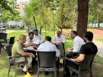 RAMANLI’DAN CUMA SONRASI VATANDAŞLARLA ÇAY SOHBETİ